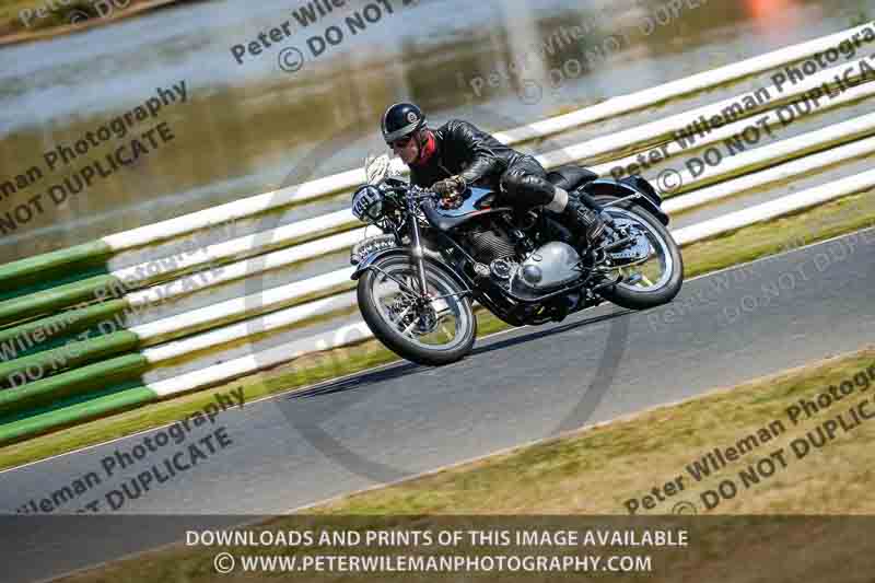 Vintage motorcycle club;eventdigitalimages;mallory park;mallory park trackday photographs;no limits trackdays;peter wileman photography;trackday digital images;trackday photos;vmcc festival 1000 bikes photographs